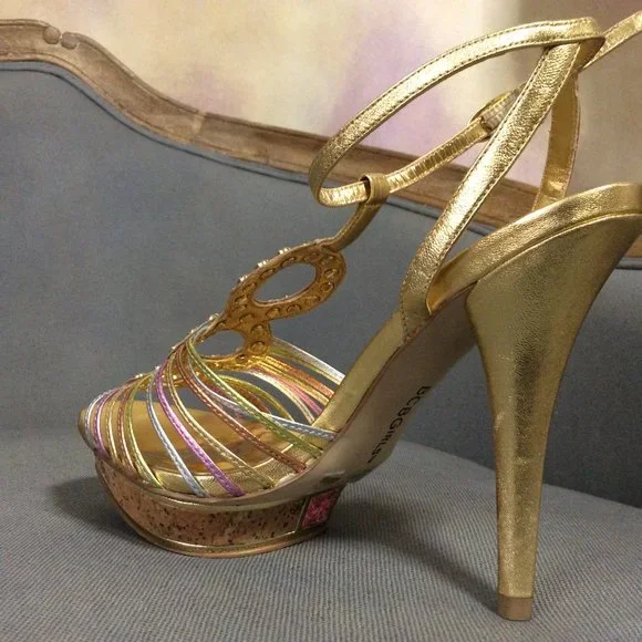 BCBGirls Women's Debby Platform T-Strap sandal, size 6.5 - Picture 14 of 15